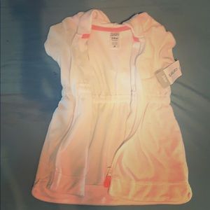 Consigning TUES 4/20‼️NWT Girls White Zip-up Cover